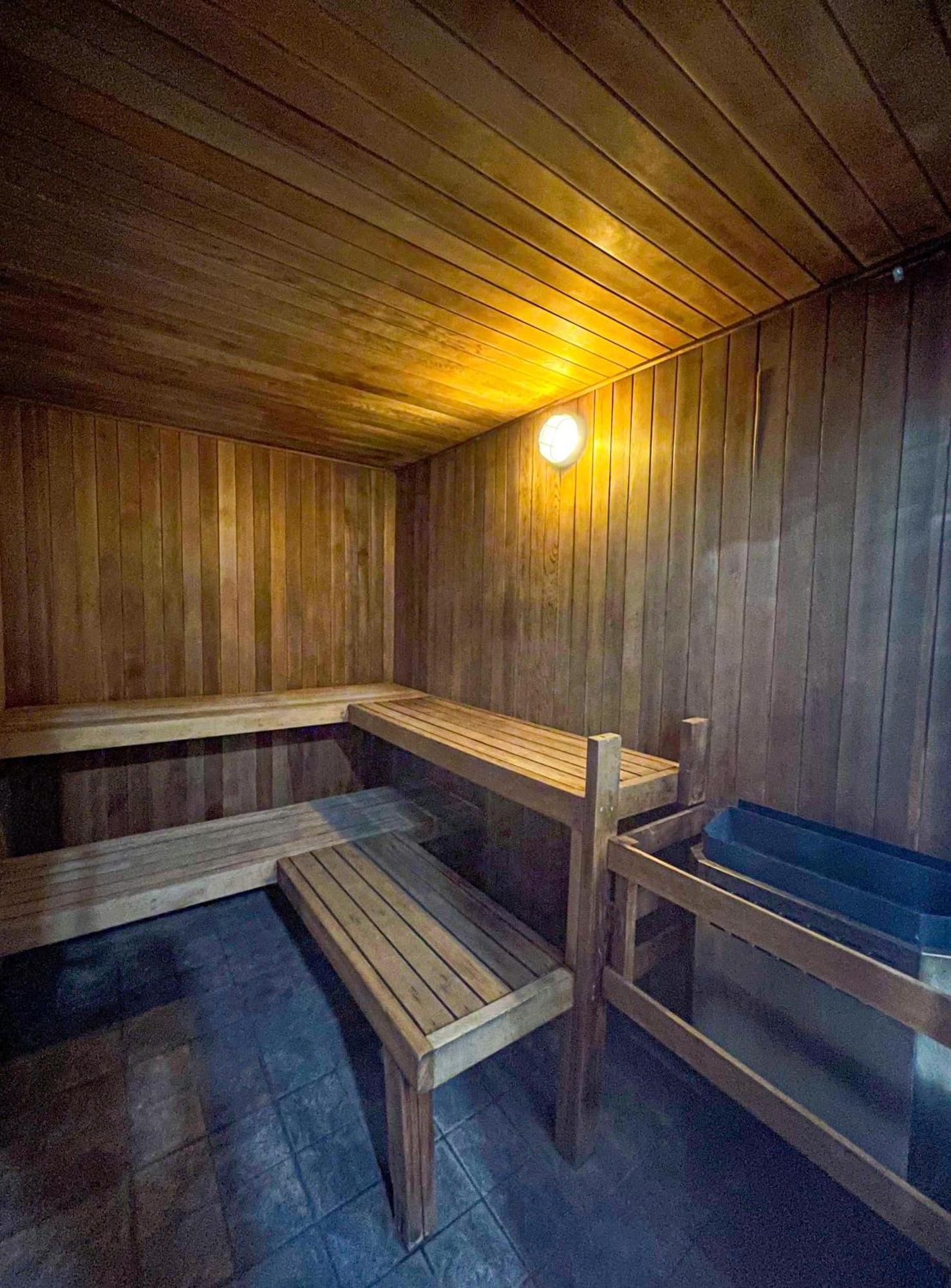 Alpenglow Lodge Family Studio With Murphy Bed By Mva Whistler Exteriör bild