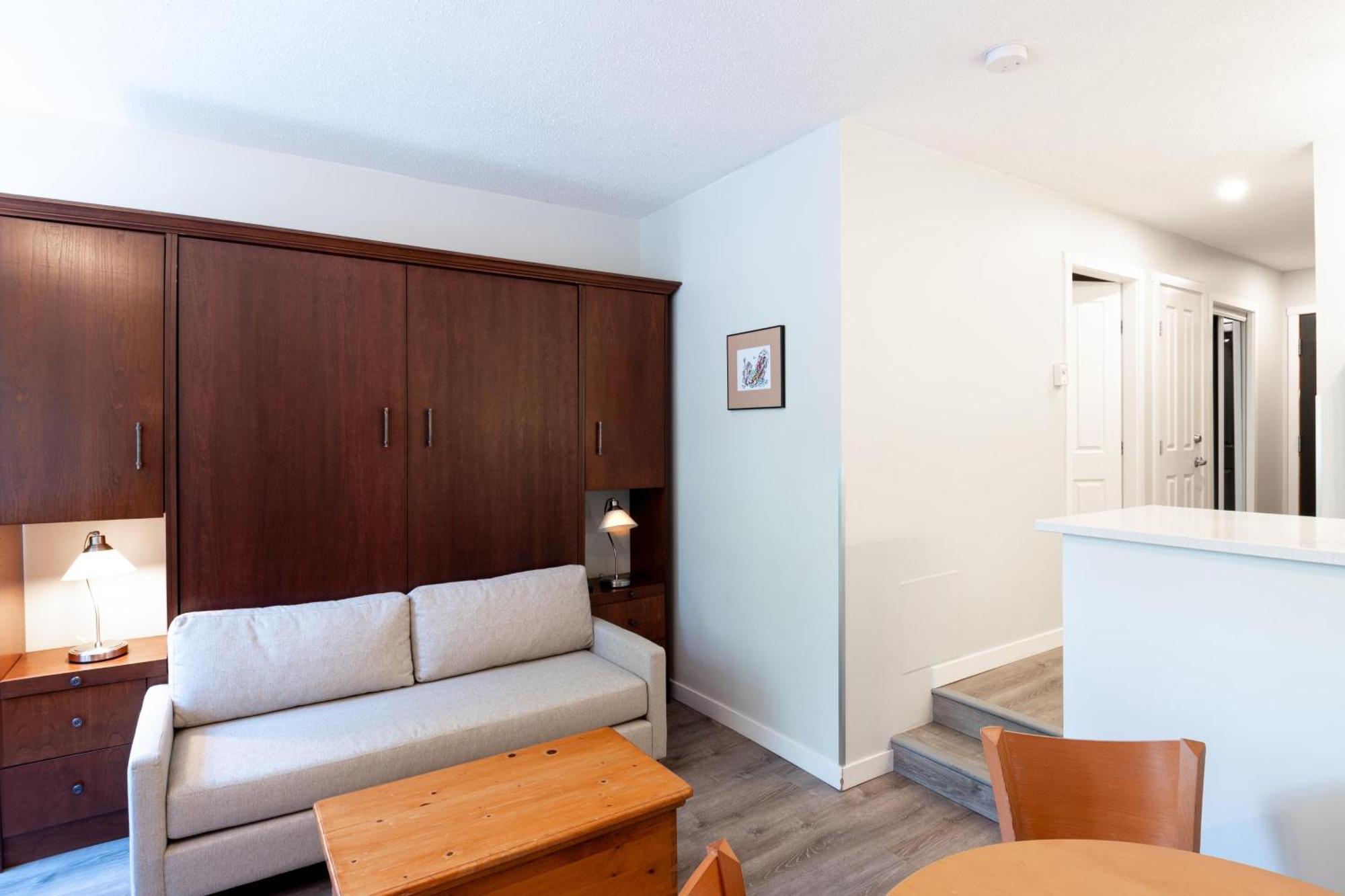 Alpenglow Lodge Family Studio With Murphy Bed By Mva Whistler Exteriör bild