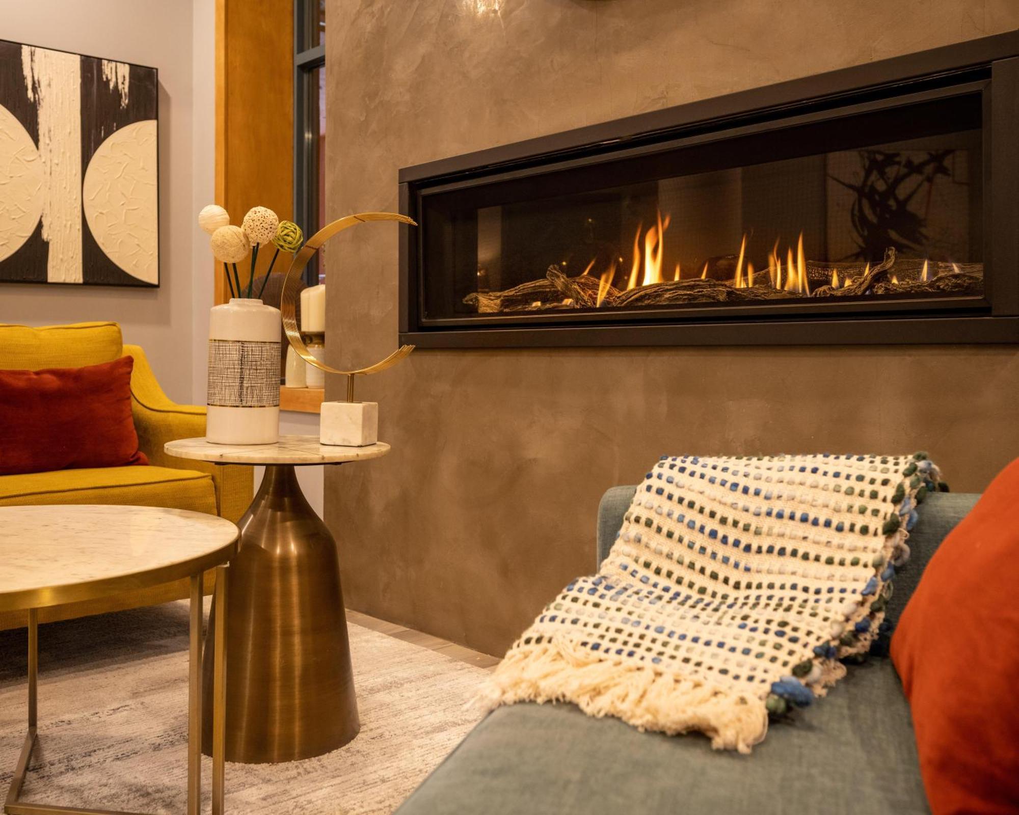 Alpenglow Lodge Family Studio With Murphy Bed By Mva Whistler Exteriör bild