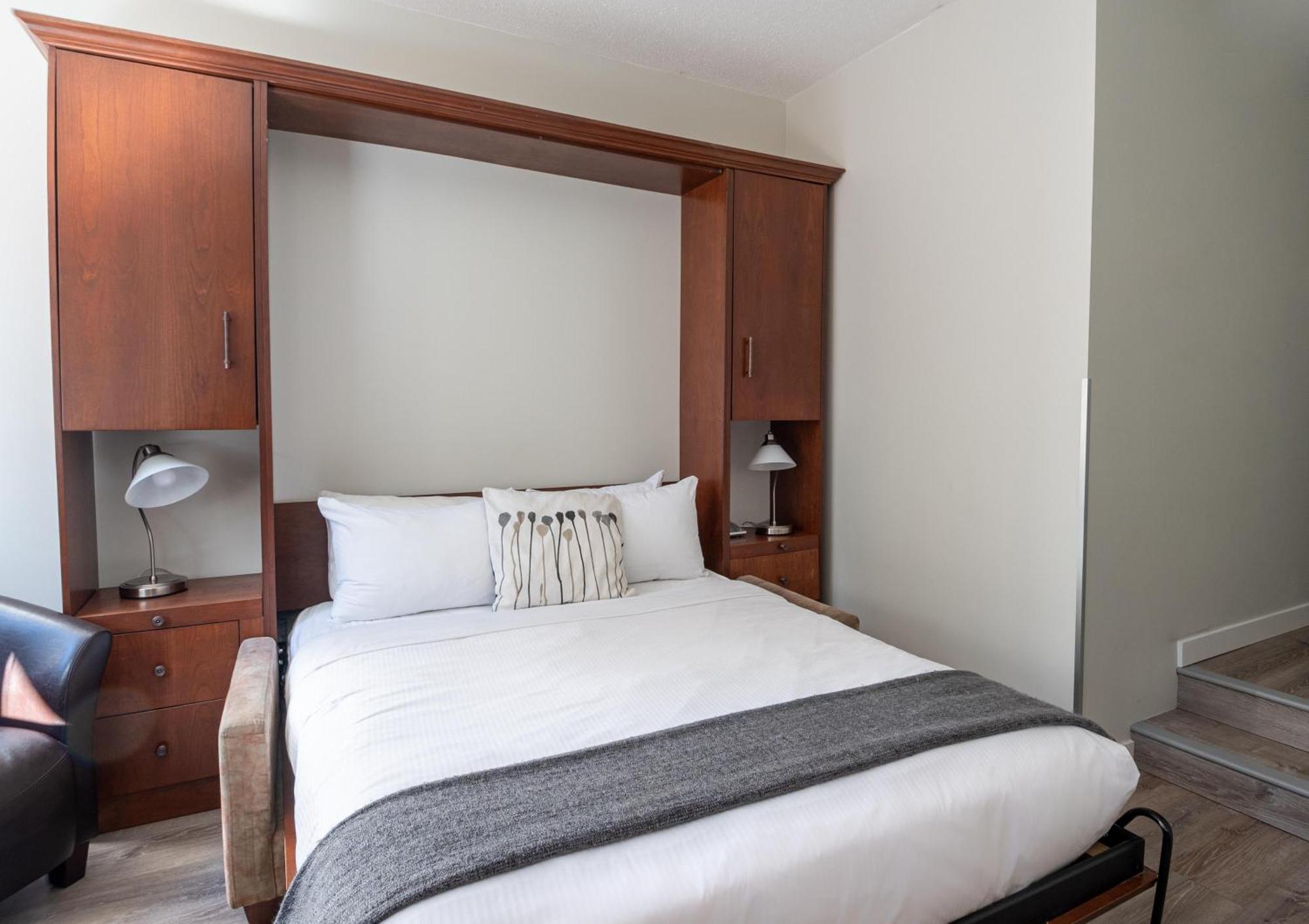 Alpenglow Lodge Family Studio With Murphy Bed By Mva Whistler Exteriör bild