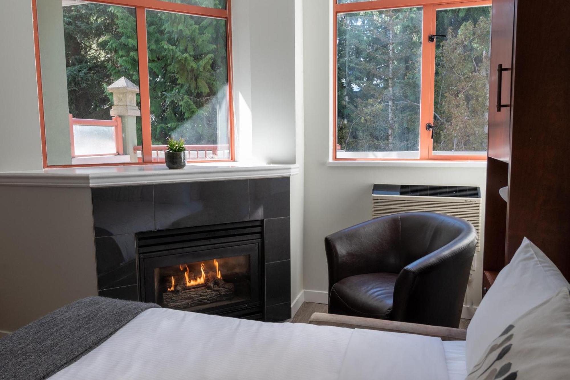 Alpenglow Lodge Family Studio With Murphy Bed By Mva Whistler Exteriör bild